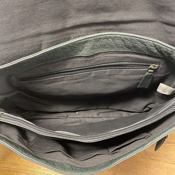 Crate Barrel Soft Leather Messenger Bag Travel Computer Tablet IPad Compartments - Picture 6 of 9